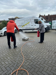 Löschübung Karin Poths mit Olaf Bänsch.png